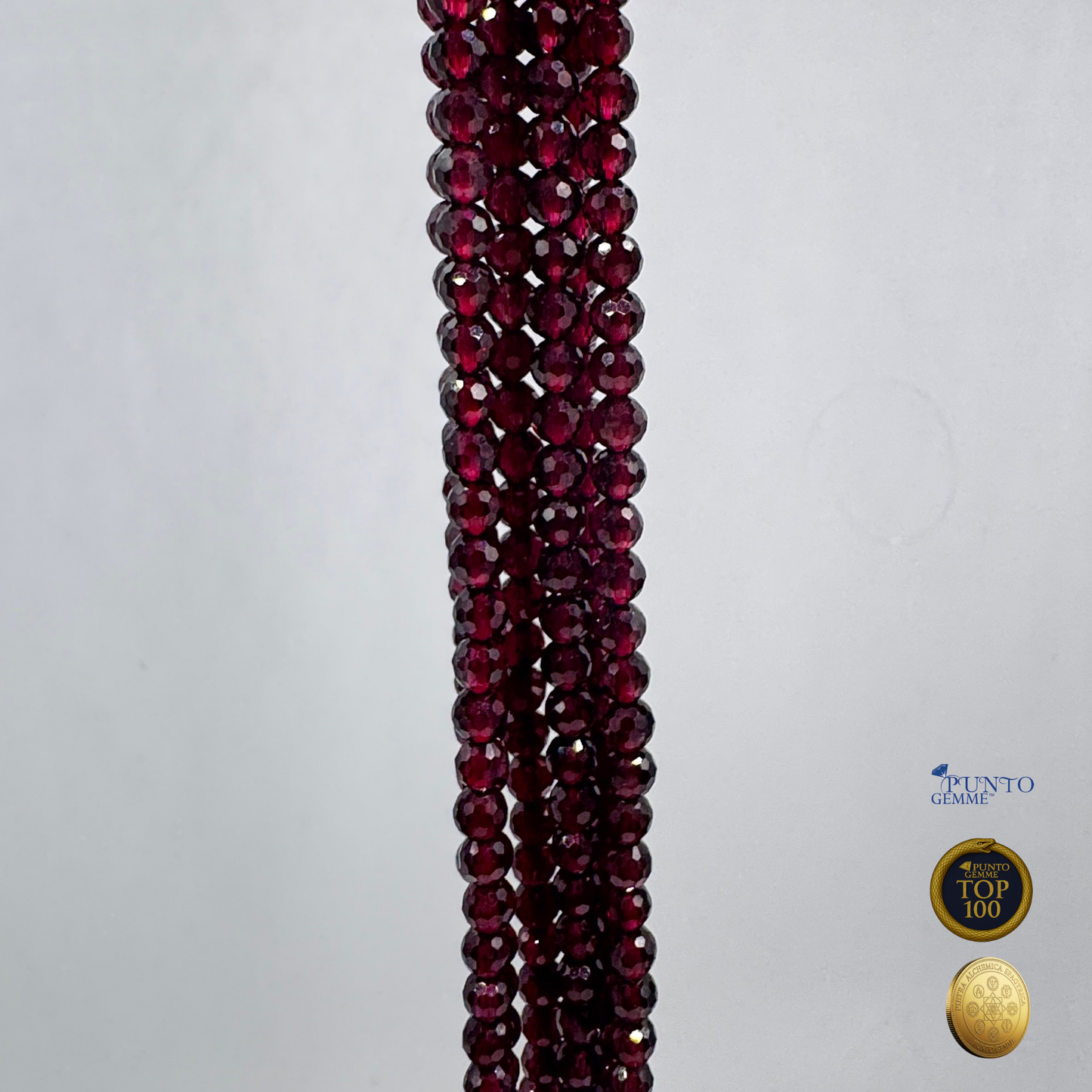 Primo piano delle perle sfaccettate, mostra la brillantezza e la Qualità "Aurea".