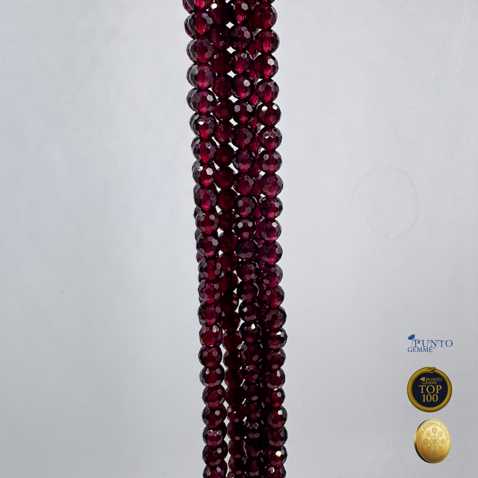 Primo piano delle perle sfaccettate, mostra la brillantezza e la Qualità "Aurea".