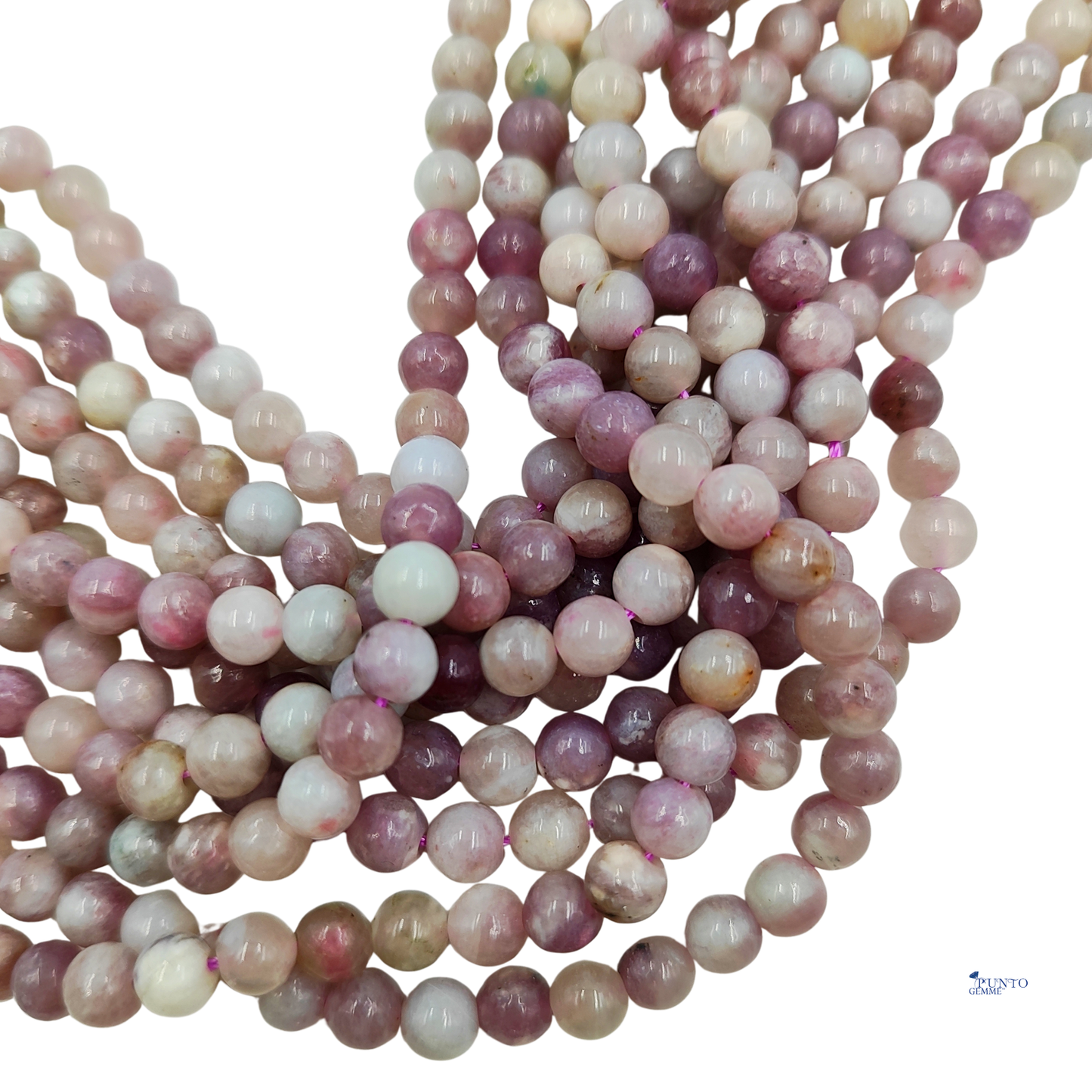 Dettaglio macro di una perla di Lepidolite 6mm, che evidenzia la delicata colorazione e l'eventuale lucentezza madreperlacea.