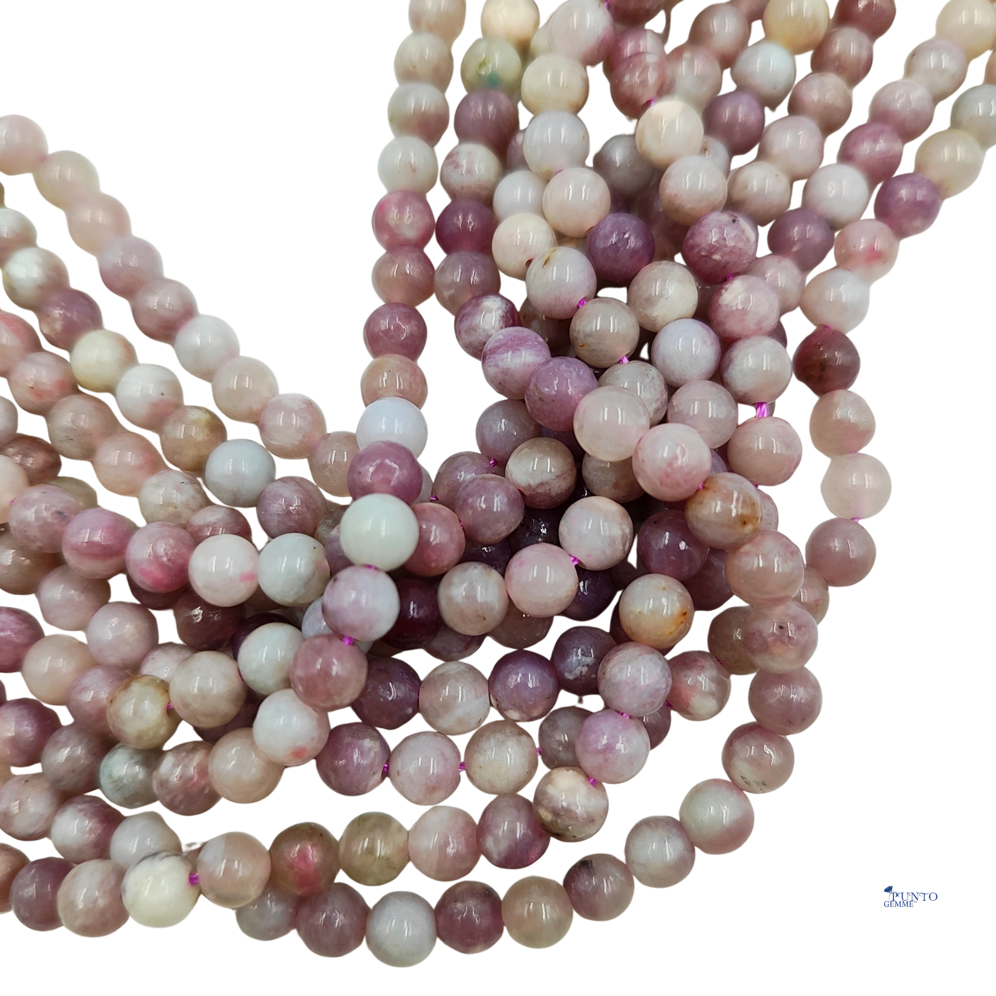 Dettaglio macro di una perla di Lepidolite 6mm, che evidenzia la delicata colorazione e l'eventuale lucentezza madreperlacea.