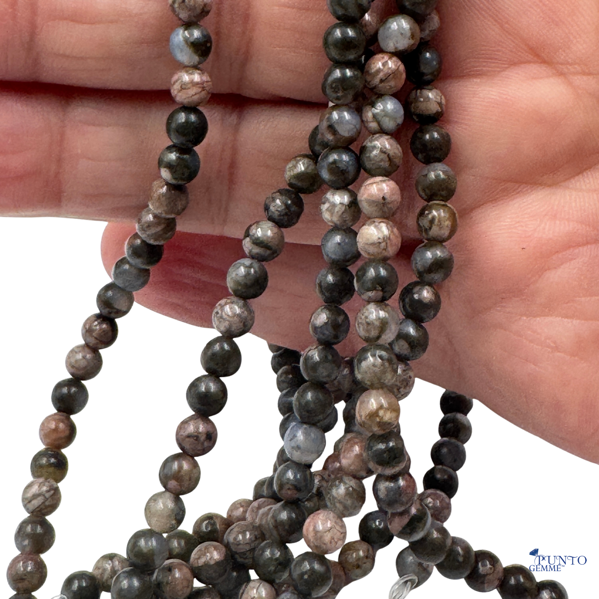 Glaucofane naturale da 4 mm, la Pietra Aurea che apporta calma e serenità emotiva.