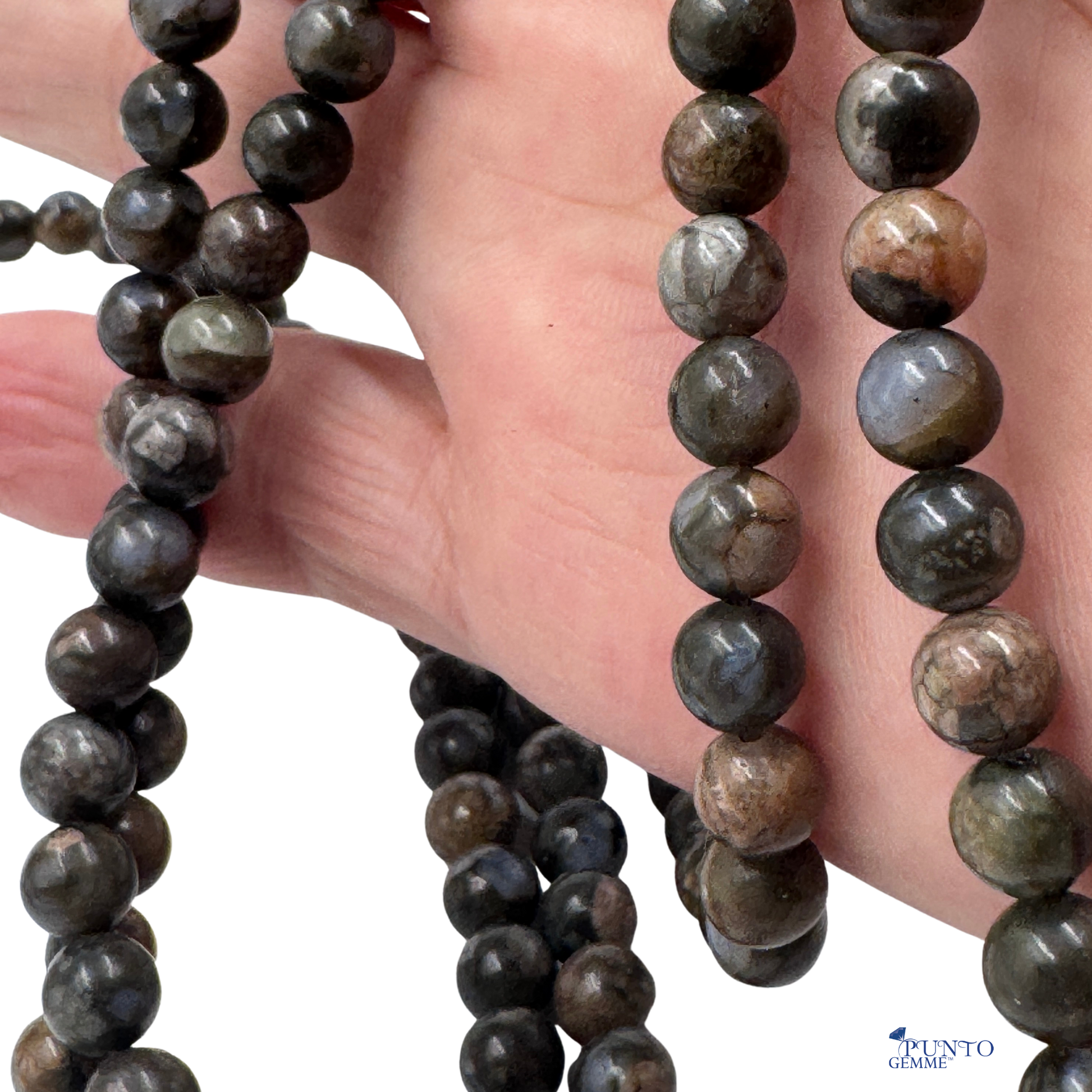 Filo di perle da 6 mm in Glaucofane, ideale per gioielli che promuovono la consapevolezza e l'intuizione (Codice PE0925-06).