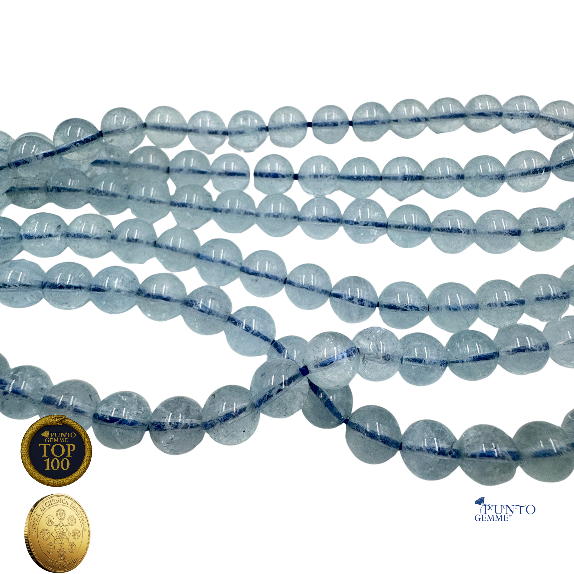 Primo piano delle perle Acquamarina, che mostra l'alta trasparenza e la purezza "Pietra Aurea".