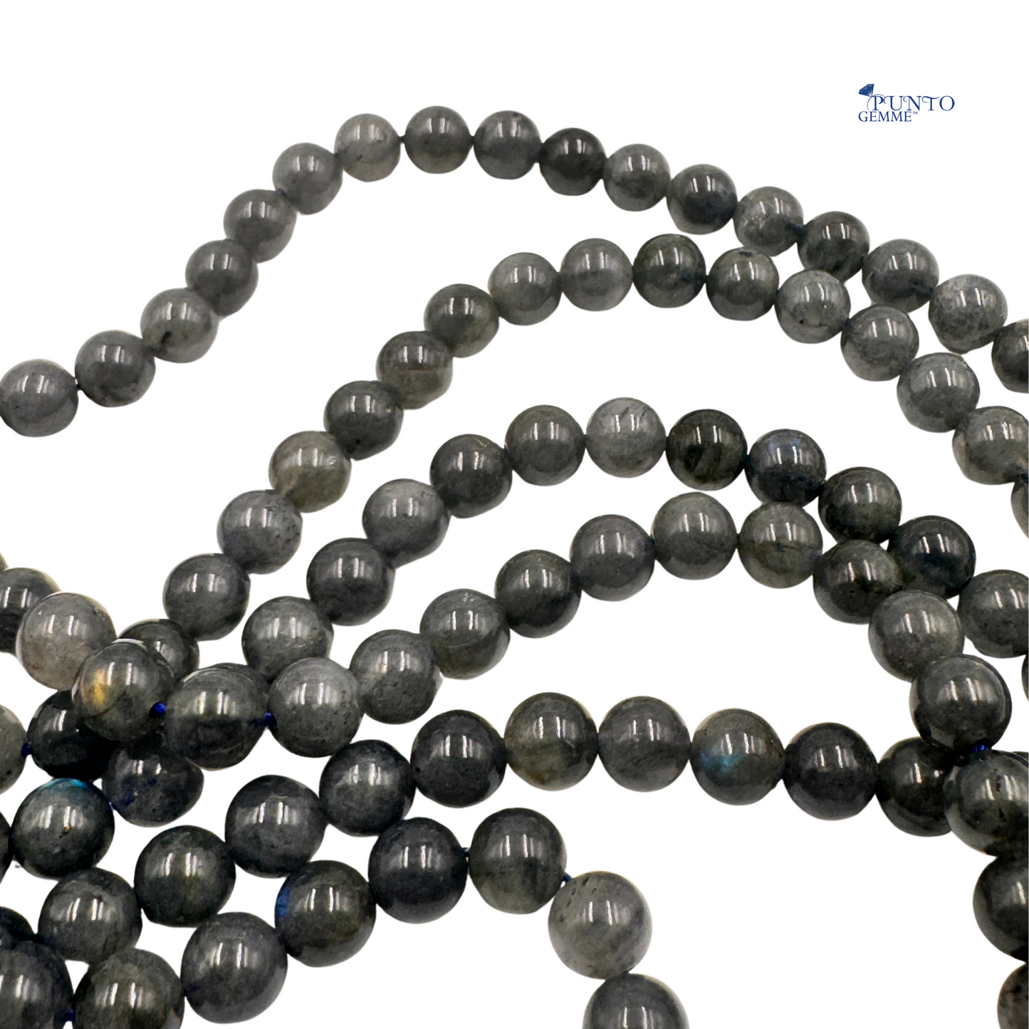 Il filo di Labradorite Nera utilizzato per un esercizio di radicamento o stabilizzazione.