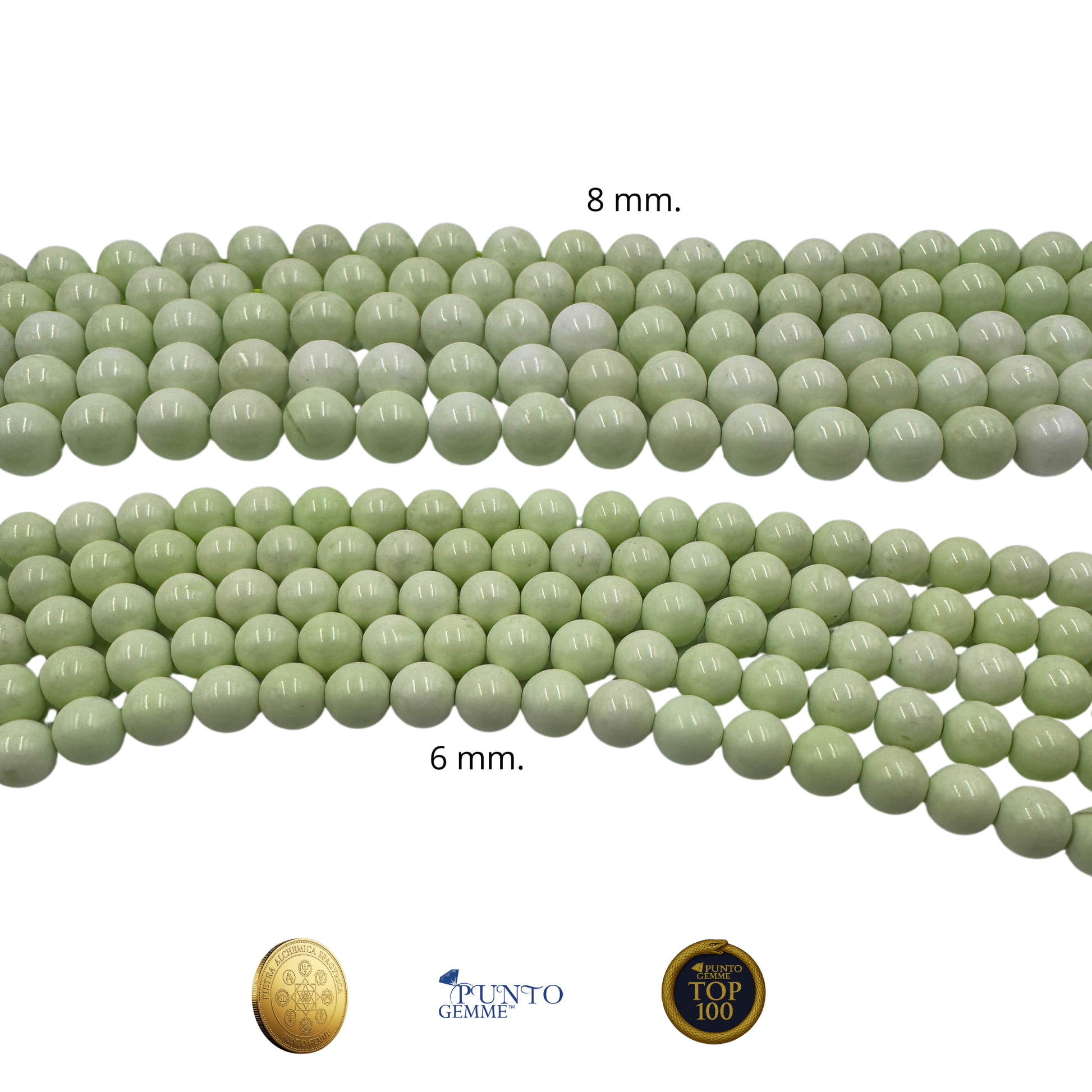 Dettaglio di una perle di Crisoprasio 8 mm, che evidenzia la lucentezza cerosa e la tonalità uniforme.