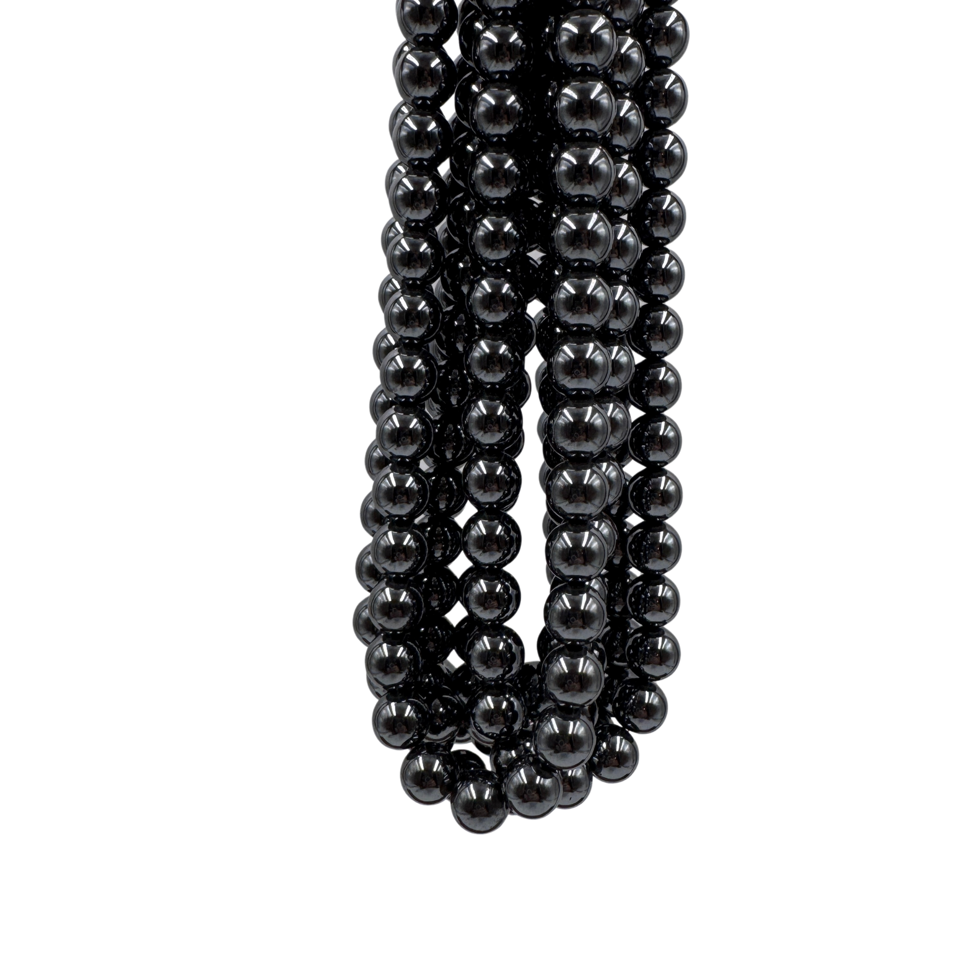 Primo piano di  perle di Ematite che evidenzia la finitura liscia e compatta.