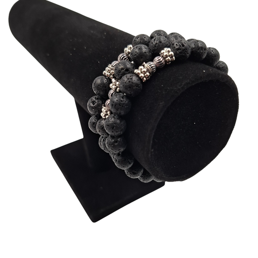 Bracciale elastico in Pietra Lava (Basalto) Tondo Liscia con inserto metallico nichel-free.