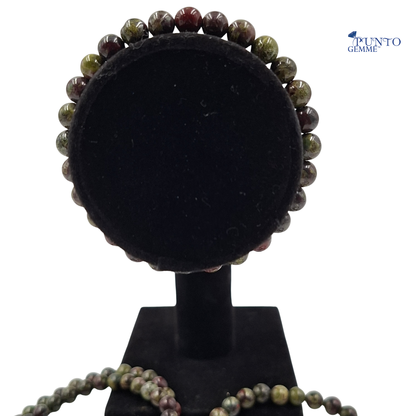 Il bracciale in Diaspro Sangue di Drago indossato su un espositore di Taglia M (18 cm).