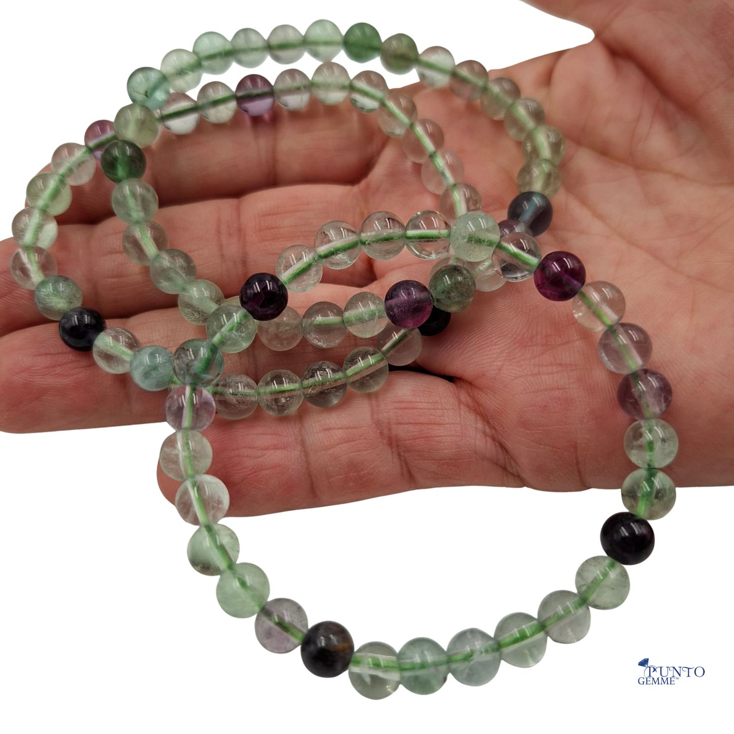 Dettaglio ravvicinato delle perle di Fluorite , che mostrano le transizioni di colore tra il verde e il viola.