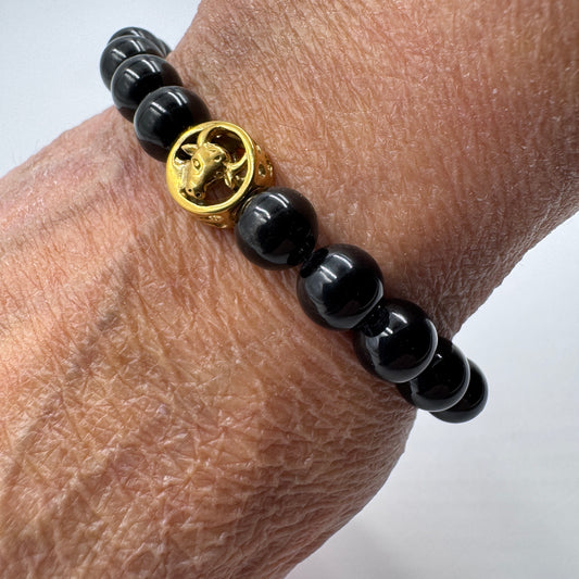 Bracciale Zodiaco Toro PE8030 in Tormalina Nera Certificata, indossato al polso.
