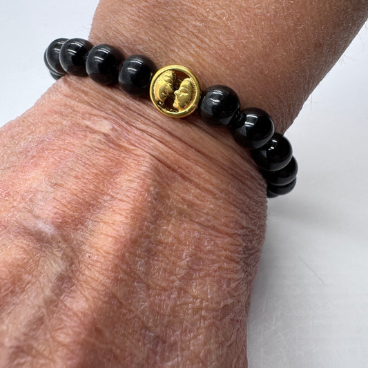 Bracciale Zodiaco Gemelli PE8031 in Tormalina Nera Certificata, indossato al polso.