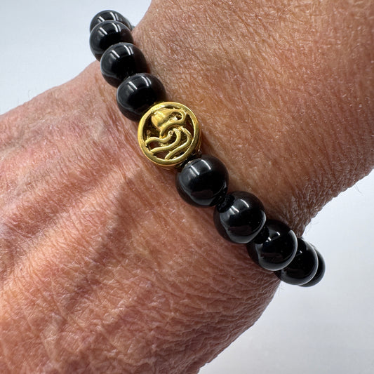 Bracciale Zodiaco Acquario PE8039 in Tormalina Nera Certificata, indossato al polso.