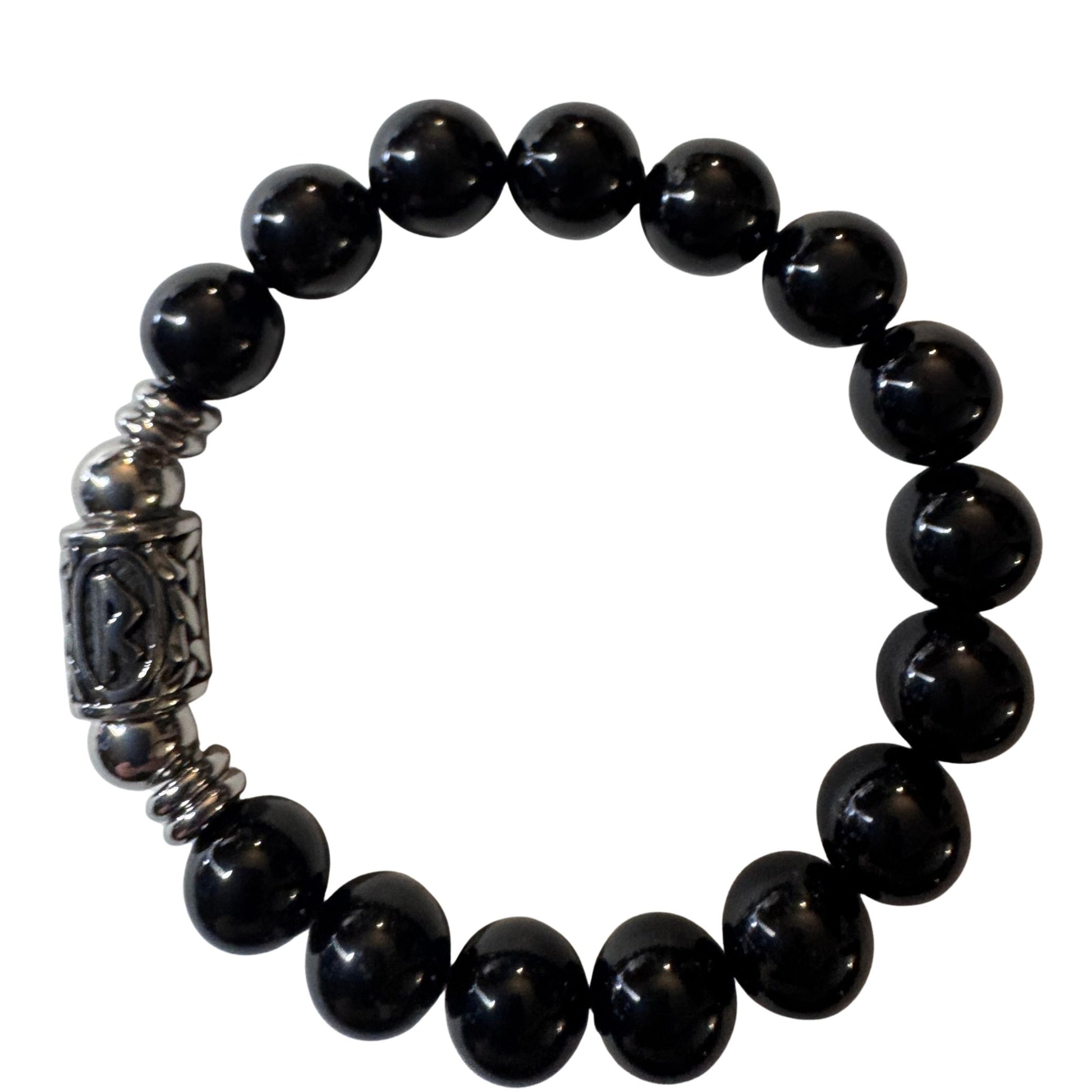 Bracciale con Runa Raidho in acciaio inox e pietre dure di Tormalina Nera 8mm, sfondo bianco puro, collezione Rune