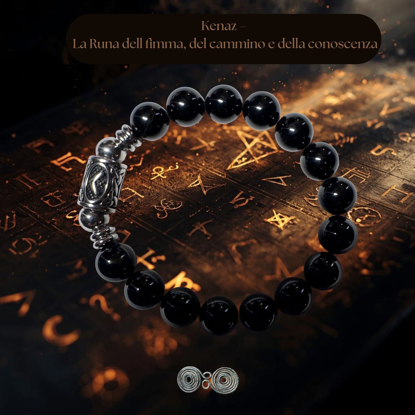 Bracciale Pietra Aurea PE8046 Runa Kenaz e Tormalina Nera su sfondo runico.