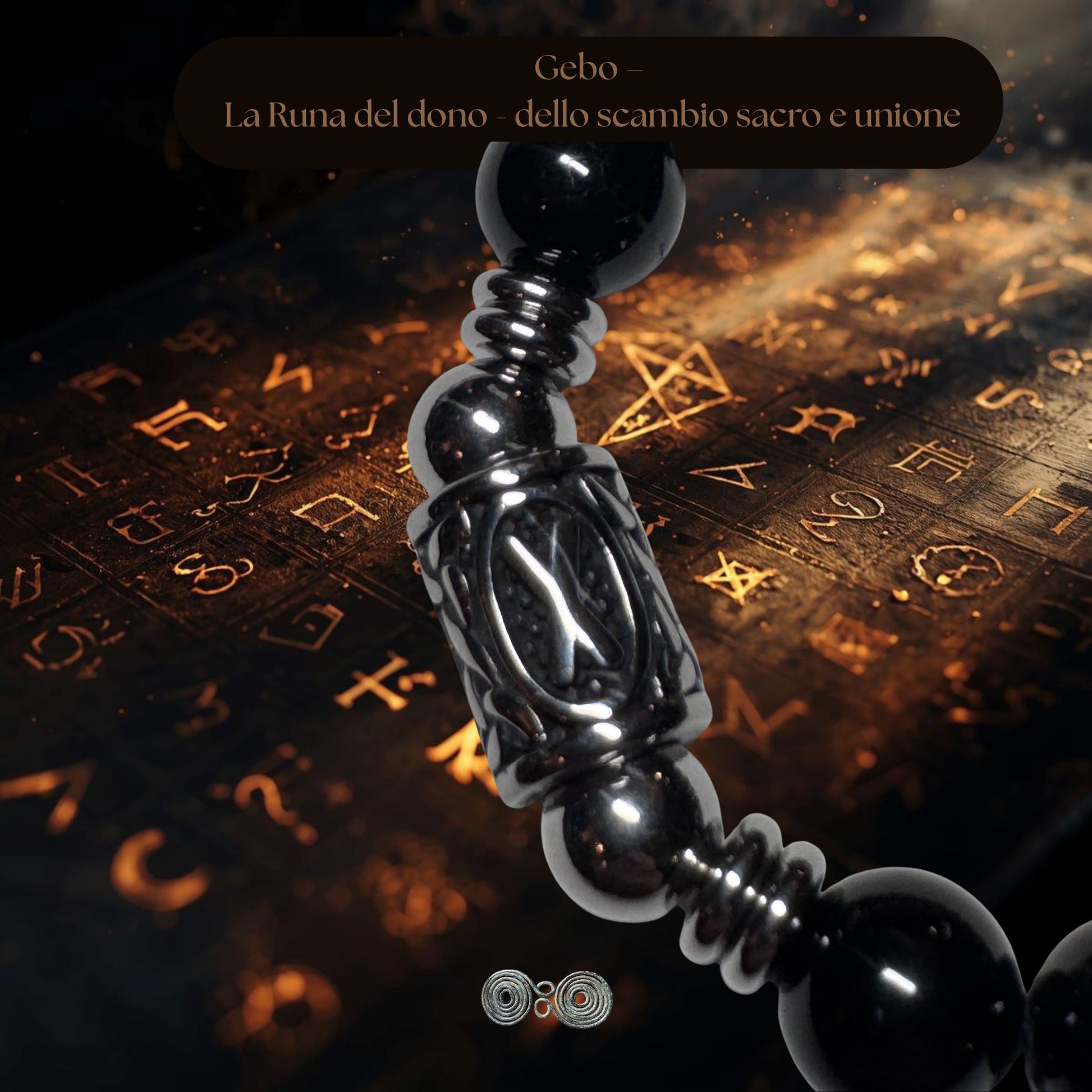 Primo piano incisione Runa Gebo (X) su acciaio inox e pietra nera naturale.