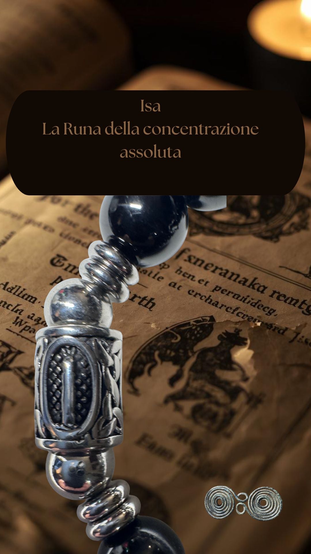 Dettaglio della runa norrena Isa su pietra tormalina nera naturale del lotto certificato. Verticale per social