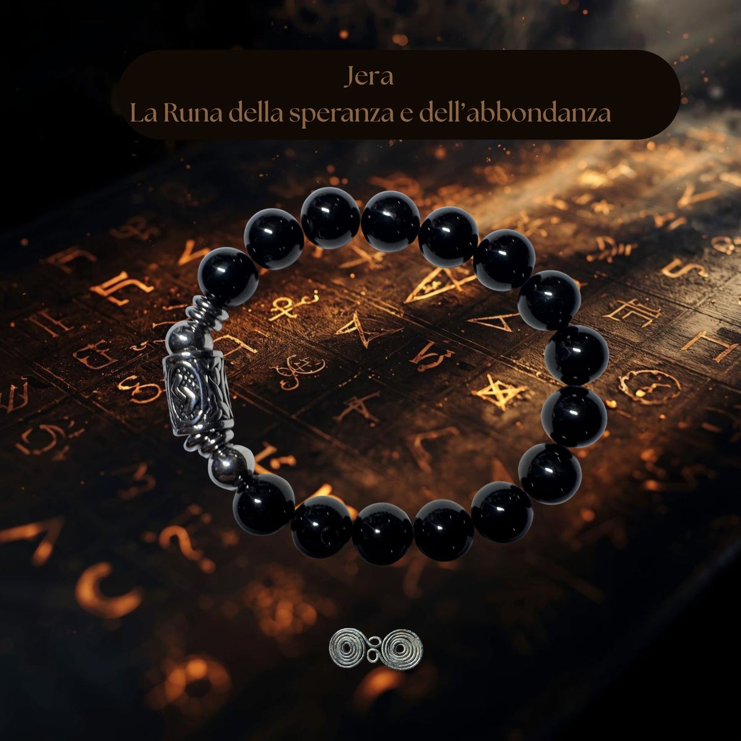 Bracciale PE8052 in Tormalina Nera con la runa Jera incisa, su sfondo esoterico