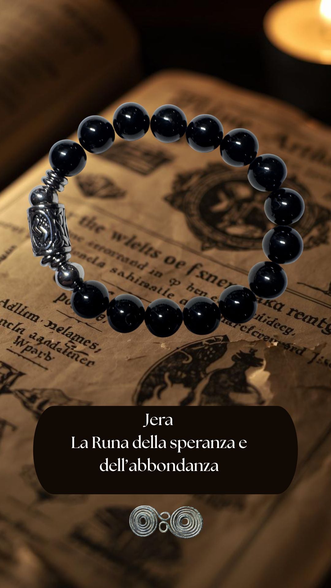 Collezione Rune: il bracciale Jera mostrato  su sfondo iniziatico