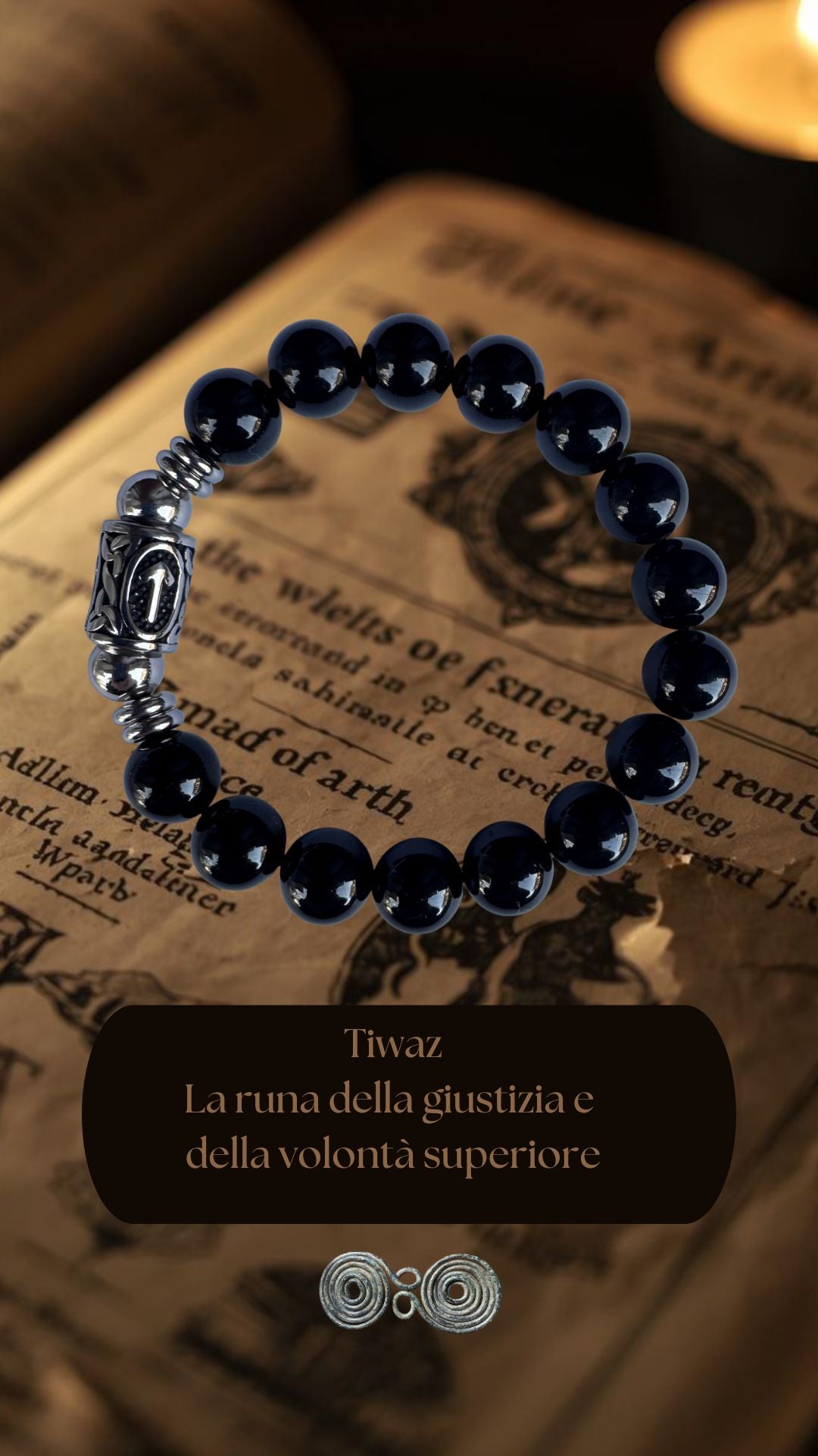 Bracciale in Tormalina Nera PE8057 con la runa Tiwaz incisa, a forma di freccia rivolta verso l'alto. Verticale per social