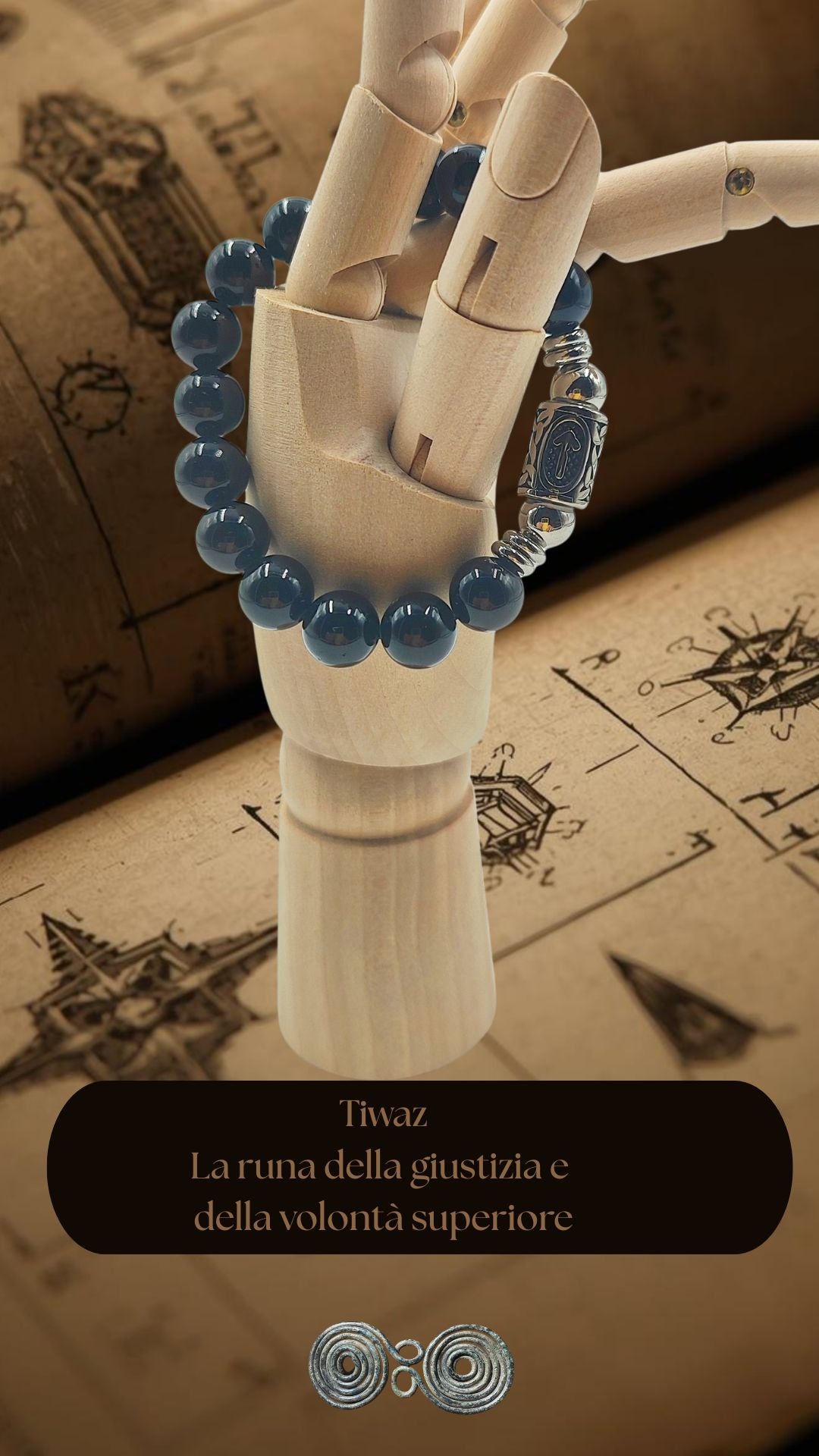 Bracciale in Tormalina Nera PE8057 con la runa Tiwaz incisa, a forma di freccia rivolta verso l'alto in tormalina nera da lotto certificato.