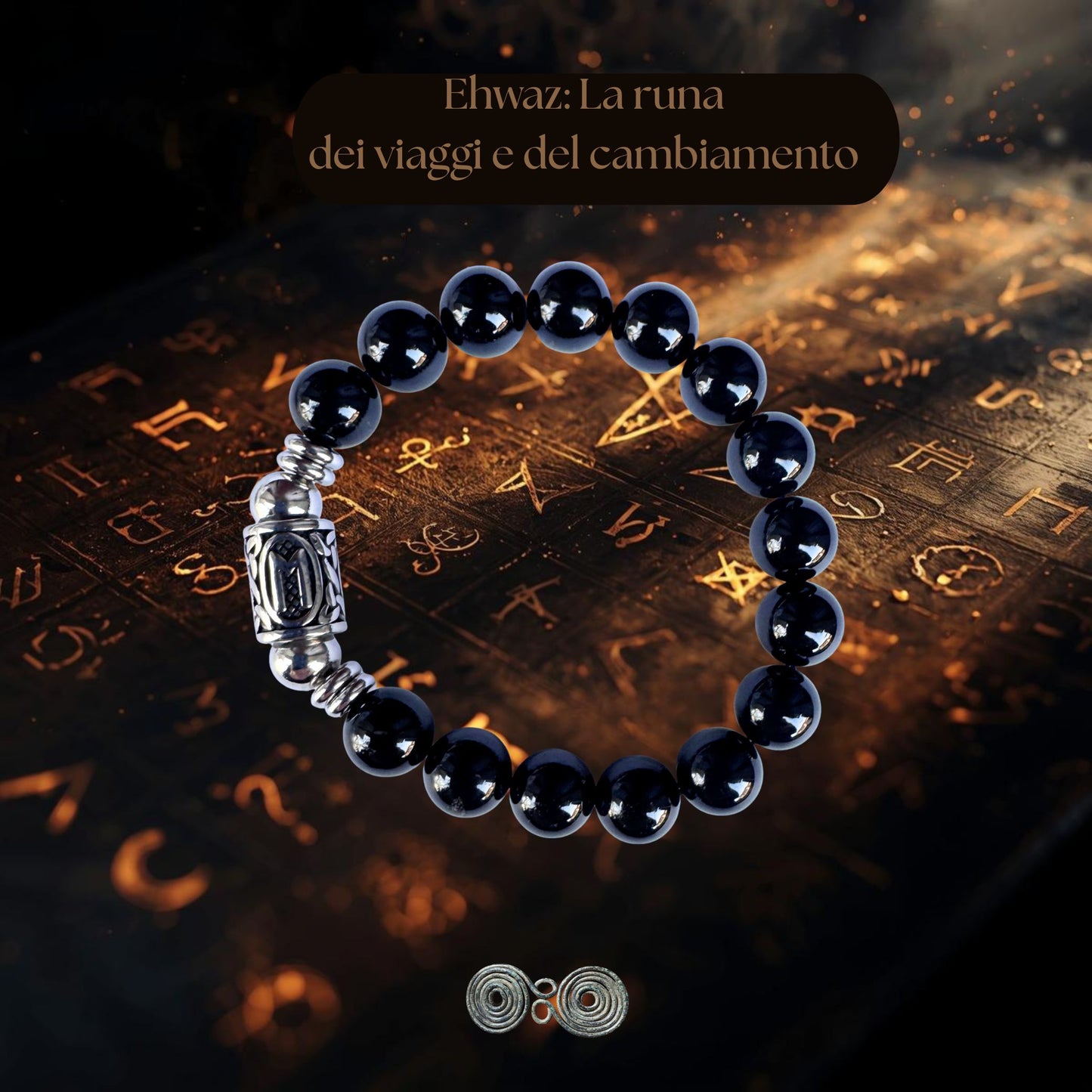 Bracciale in Tormalina Nera PE8064 con la runa Ehwaz incisa, su sfondo esoterico