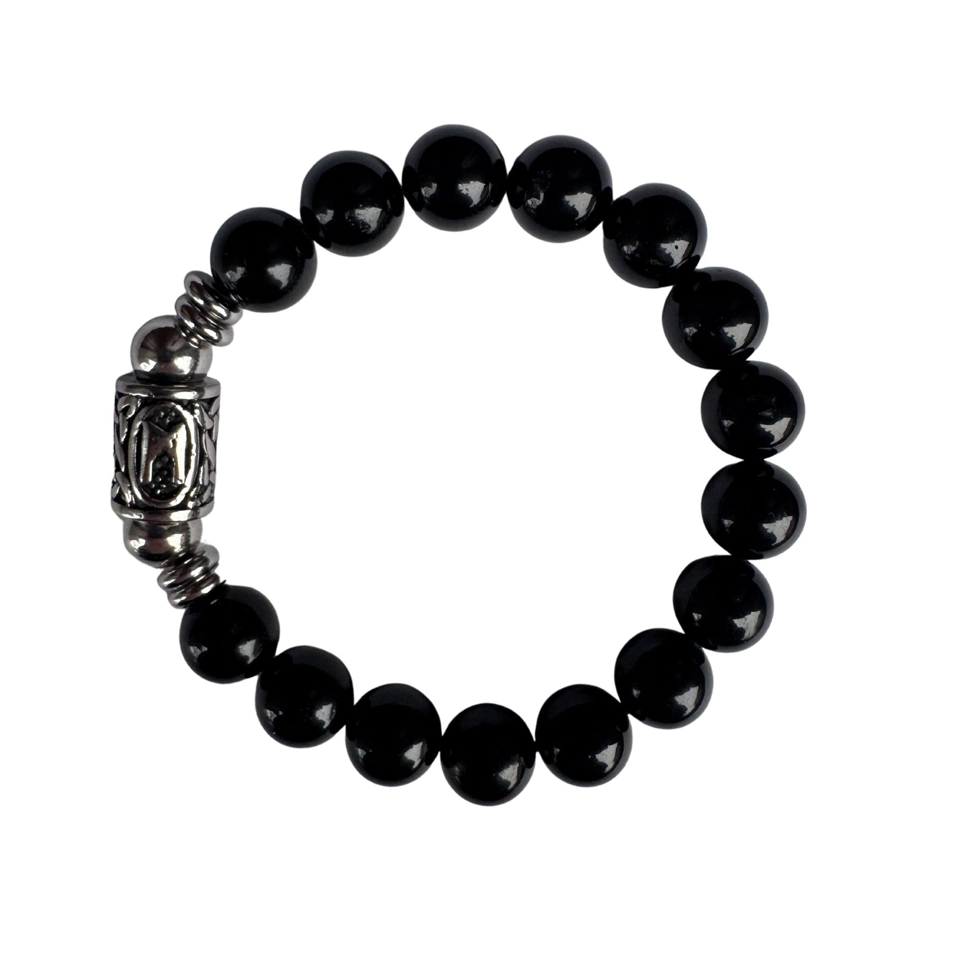 Bracciale in Tormalina Nera PE8065 con la runa Mannaz incisa, simbolo dell'essere umano e del sé. Sfondo bianco per google