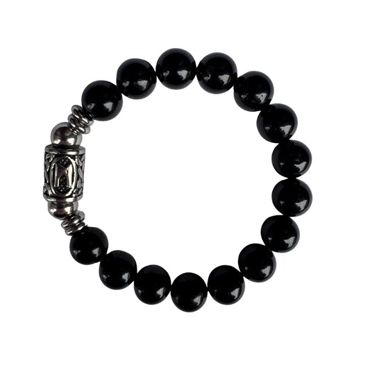 Bracciale in Tormalina Nera PE8065 con la runa Mannaz incisa, simbolo dell'essere umano e del sé. Sfondo bianco per google