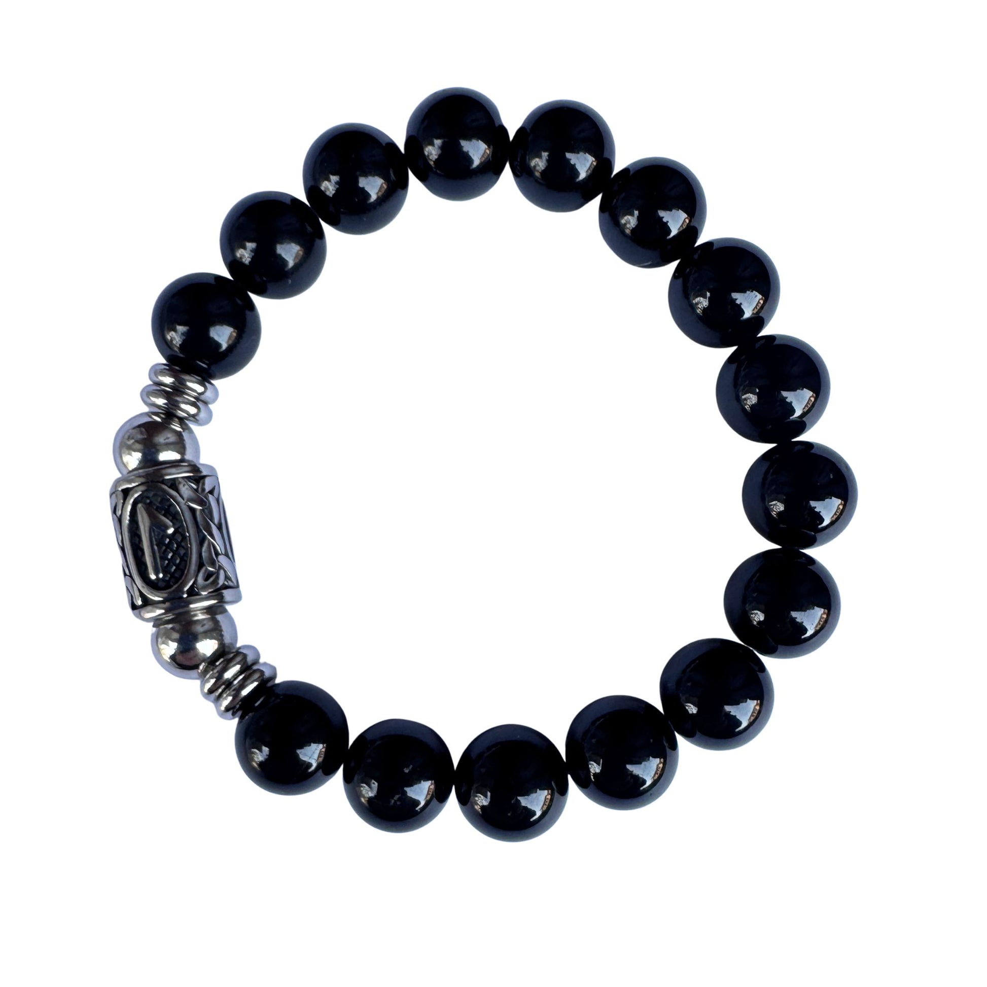 Bracciale in Tormalina Nera PE8066 con la runa Laguz incisa, simbolo dell'acqua e dell'intuizione, sfondo bianco per google.
