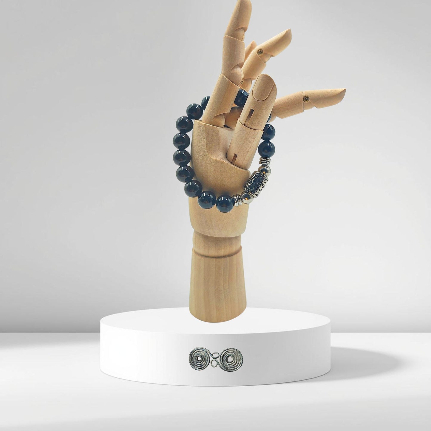 Talismano runico Othala per la famiglia e le tradizioni, gioiello protettivo in pietre dure.